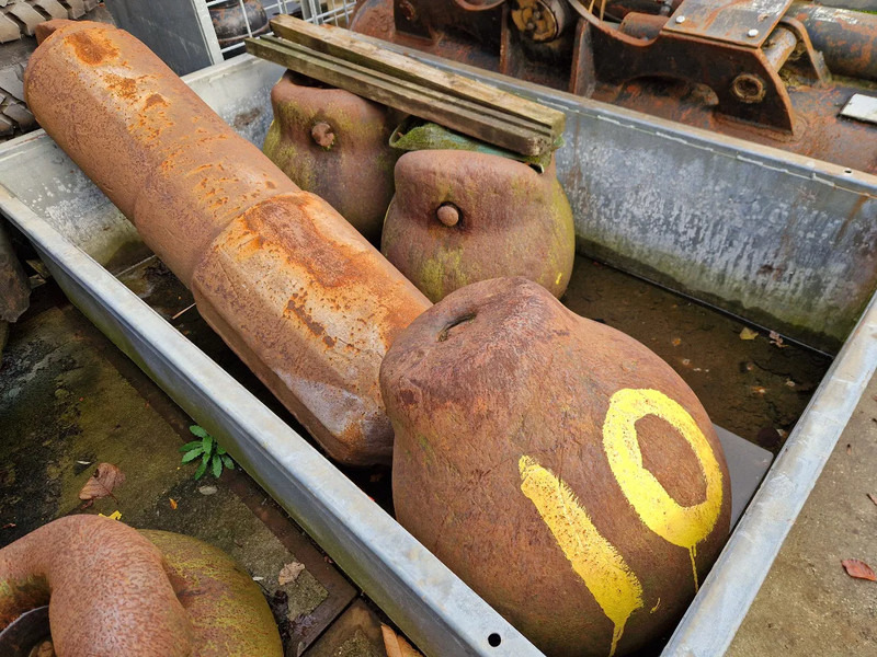 Diversen stalen sloopkogels / sloopbeulen - Sloopschaar voor Bouwmachine: afbeelding 1 Diversen stalen sloopkogels / sloopbeulen - Sloopschaar voor Bouwmachine: afbeelding 1