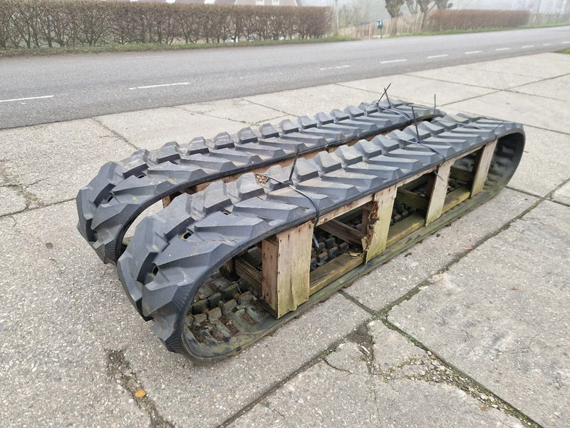 Komatsu nieuwe tracks t.b.v. PC75 tot PC88 - Rupsband voor Vrachtwagen: afbeelding 1 Komatsu nieuwe tracks t.b.v. PC75 tot PC88 - Rupsband voor Vrachtwagen: afbeelding 1