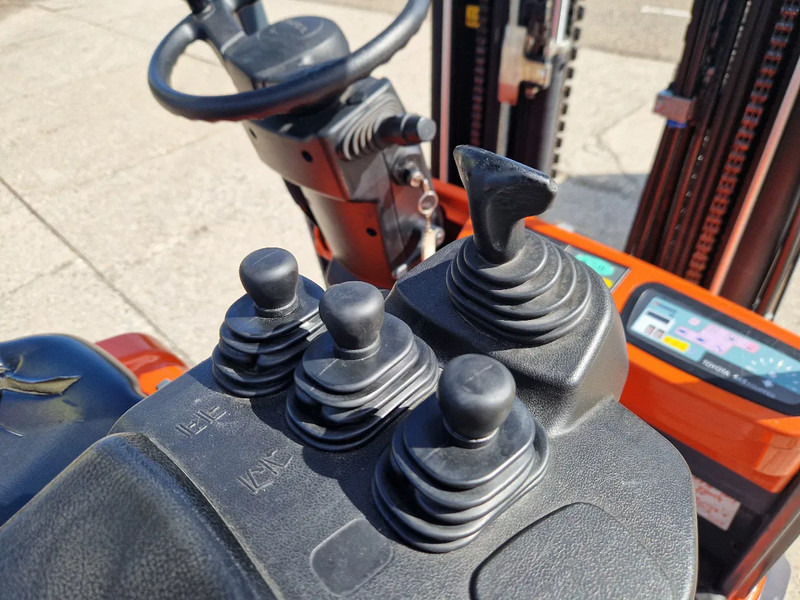 Elektrische heftruck Toyota 1500 kg. elektrisch hefhoogte 5.00m.: afbeelding 10 Elektrische heftruck Toyota 1500 kg. elektrisch hefhoogte 5.00m.: afbeelding 10