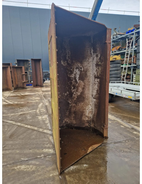 Volvo dichte wielladerbak 2.24m. breed - Bak voor Bouwmachine: afbeelding 3 Volvo dichte wielladerbak 2.24m. breed - Bak voor Bouwmachine: afbeelding 3