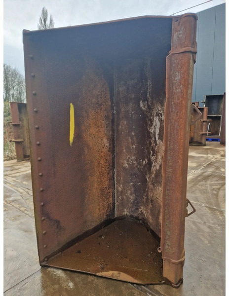 Volvo dichte wielladerbak 2.24m. breed - Bak voor Bouwmachine: afbeelding 1 Volvo dichte wielladerbak 2.24m. breed - Bak voor Bouwmachine: afbeelding 1