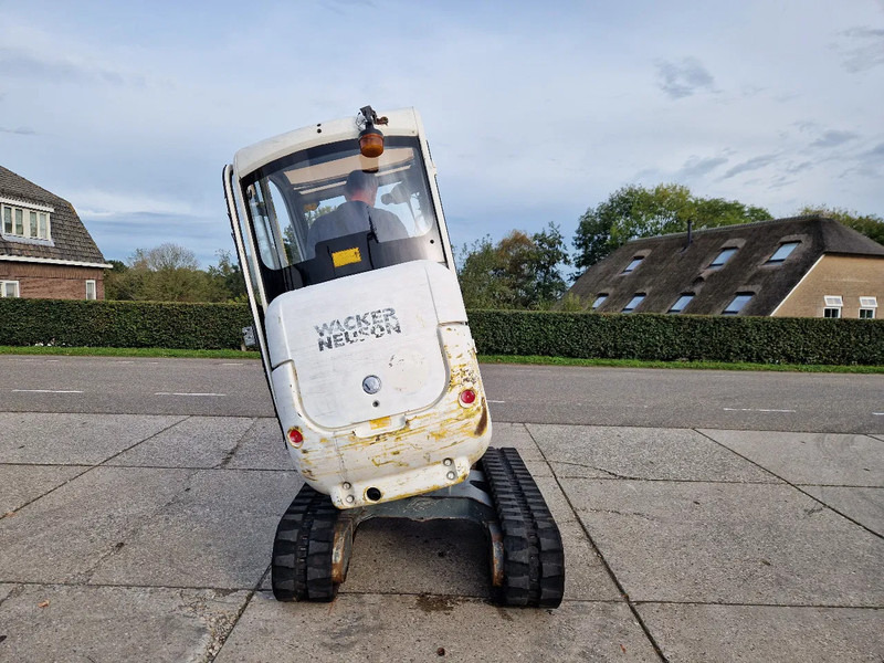 WACKER NEUSON 2404RD kan op een berghelling werken - Minigraafmachine: afbeelding 1 WACKER NEUSON 2404RD kan op een berghelling werken - Minigraafmachine: afbeelding 1