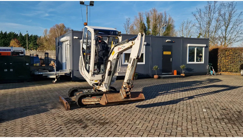 WACKER NEUSON 2404RD kan op een helling draaien - Minigraafmachine: afbeelding 1 WACKER NEUSON 2404RD kan op een helling draaien - Minigraafmachine: afbeelding 1