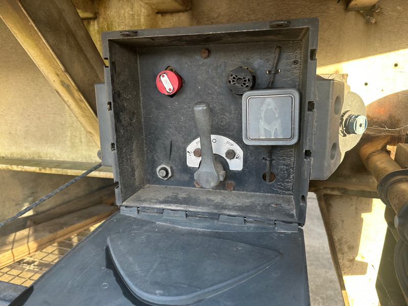 Lecitrailer Plateau - Open bak met boorden oplegger: afbeelding 4 Lecitrailer Plateau - Open bak met boorden oplegger: afbeelding 4