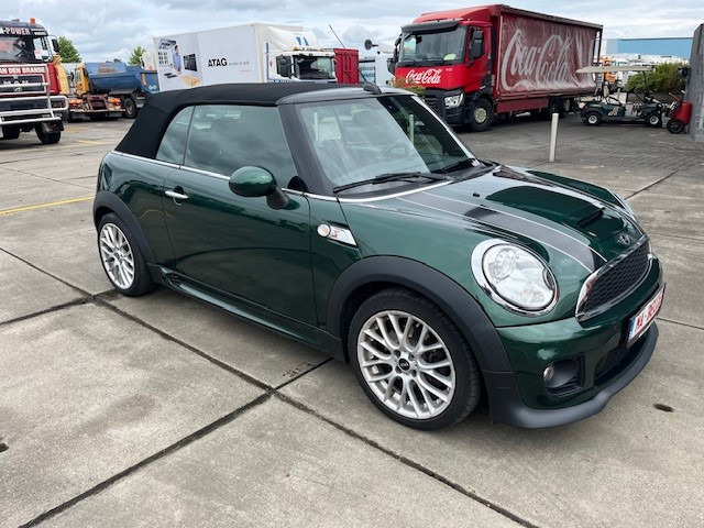 MINI Cooper S Cabrio JOHN COOPER WORKS - Personenwagen: afbeelding 3 MINI Cooper S Cabrio JOHN COOPER WORKS - Personenwagen: afbeelding 3