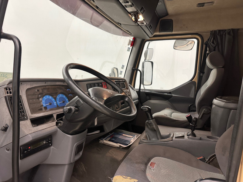 Interieur foto 1: Bakwagen Renault Midlum 270 Interieur foto 1: Bakwagen Renault Midlum 270