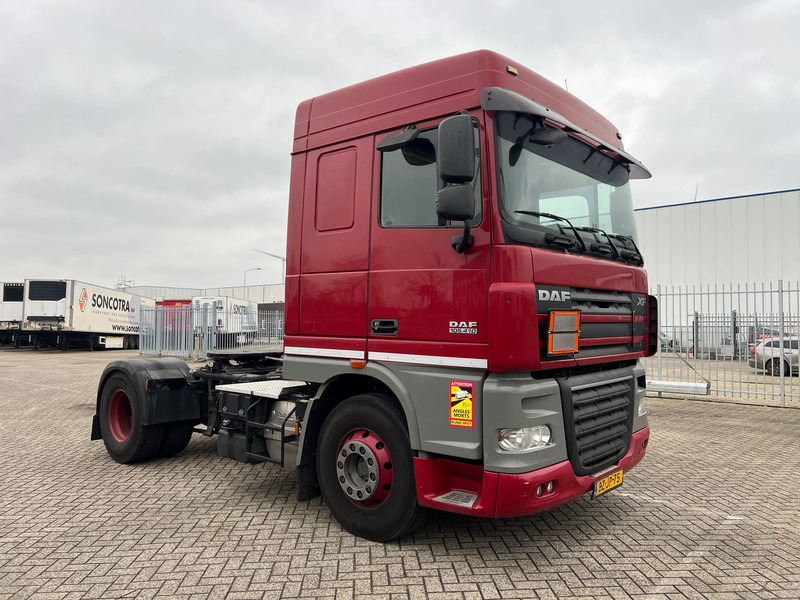 DAF XF105.410 Space Cab - ADR* - Trekker: afbeelding 3 DAF XF105.410 Space Cab - ADR* - Trekker: afbeelding 3