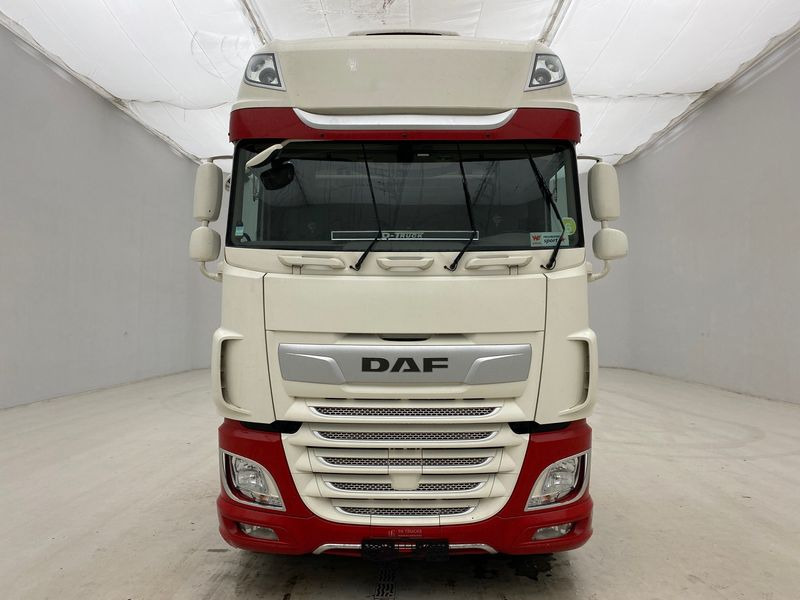 DAF XF105.530 Super Space Cab - Trekker: afbeelding 2 DAF XF105.530 Super Space Cab - Trekker: afbeelding 2
