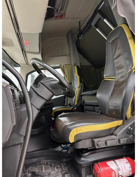 Interieur foto 3: Chassis vrachtwagen Volvo FH 750 - 6x4