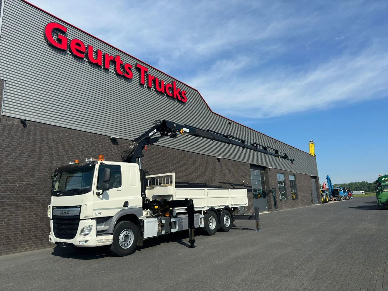 DAF CF 330 6X2 MKG HLK 341 SHP A8 KRAAN/KRAN/CANE/GR - Kraanwagen: afbeelding 2 DAF CF 330 6X2 MKG HLK 341 SHP A8 KRAAN/KRAN/CANE/GR - Kraanwagen: afbeelding 2