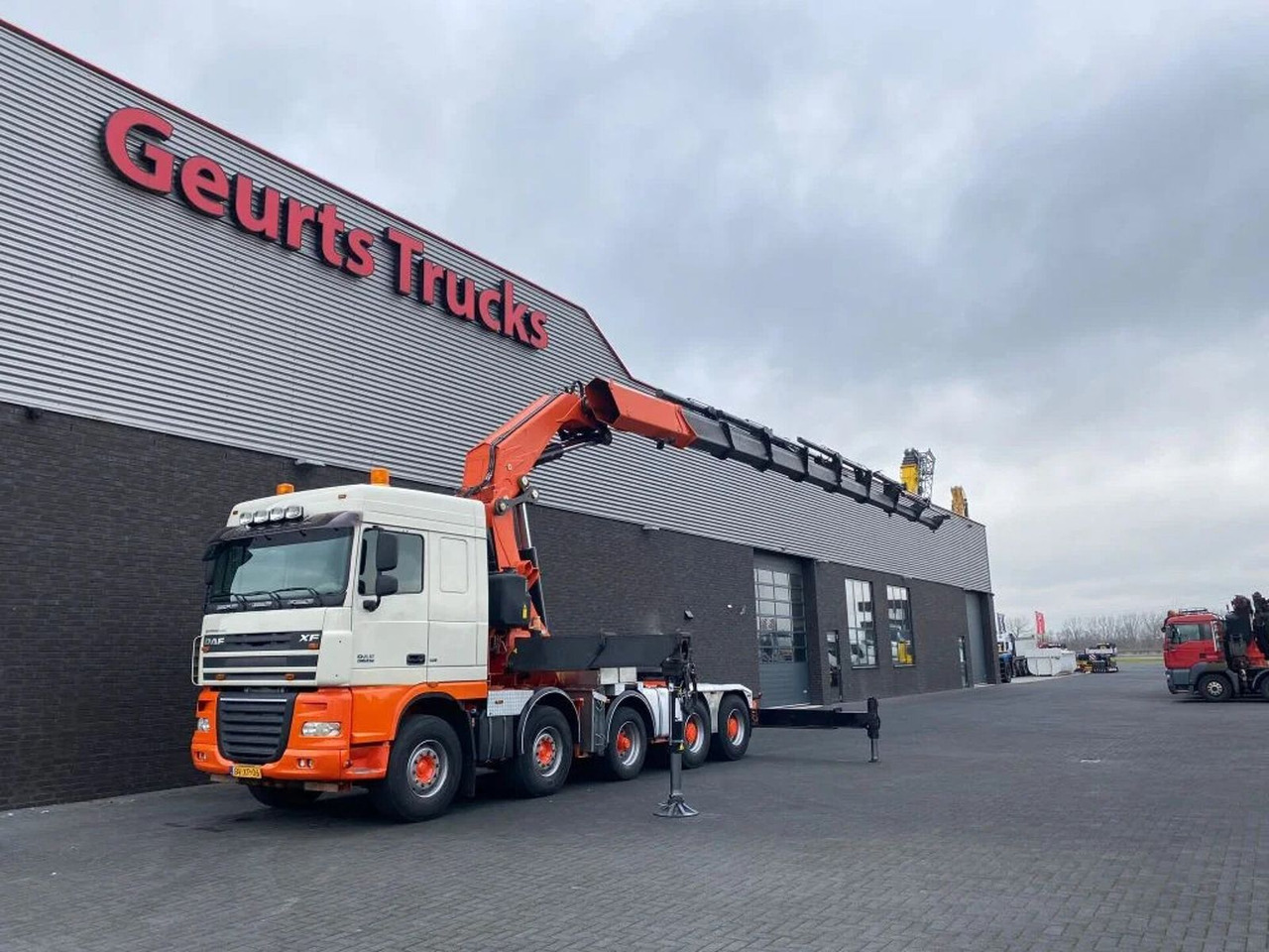 DAF XF 105 10X4 + FASSI F1500AXP.28 KRAAN/KRAN/CRANE - Kraanwagen: afbeelding 2 DAF XF 105 10X4 + FASSI F1500AXP.28 KRAAN/KRAN/CRANE - Kraanwagen: afbeelding 2
