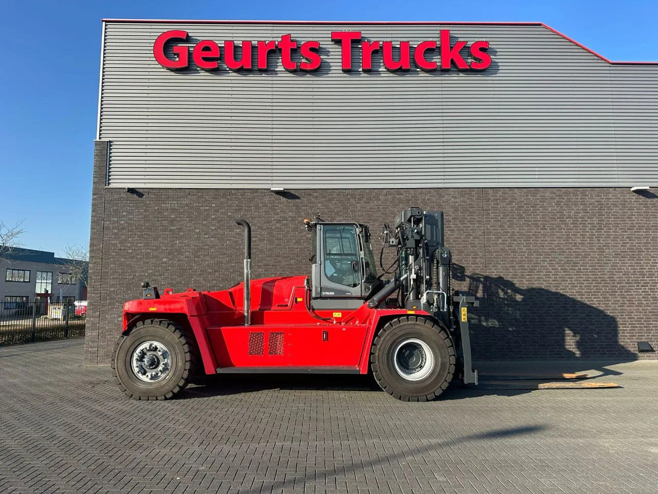 Kalmar DCG 330-12 VORKHEFTRUCK/ GABELSTAPLER/ FORKLIFT - Diesel heftruck: afbeelding 4 Kalmar DCG 330-12 VORKHEFTRUCK/ GABELSTAPLER/ FORKLIFT - Diesel heftruck: afbeelding 4