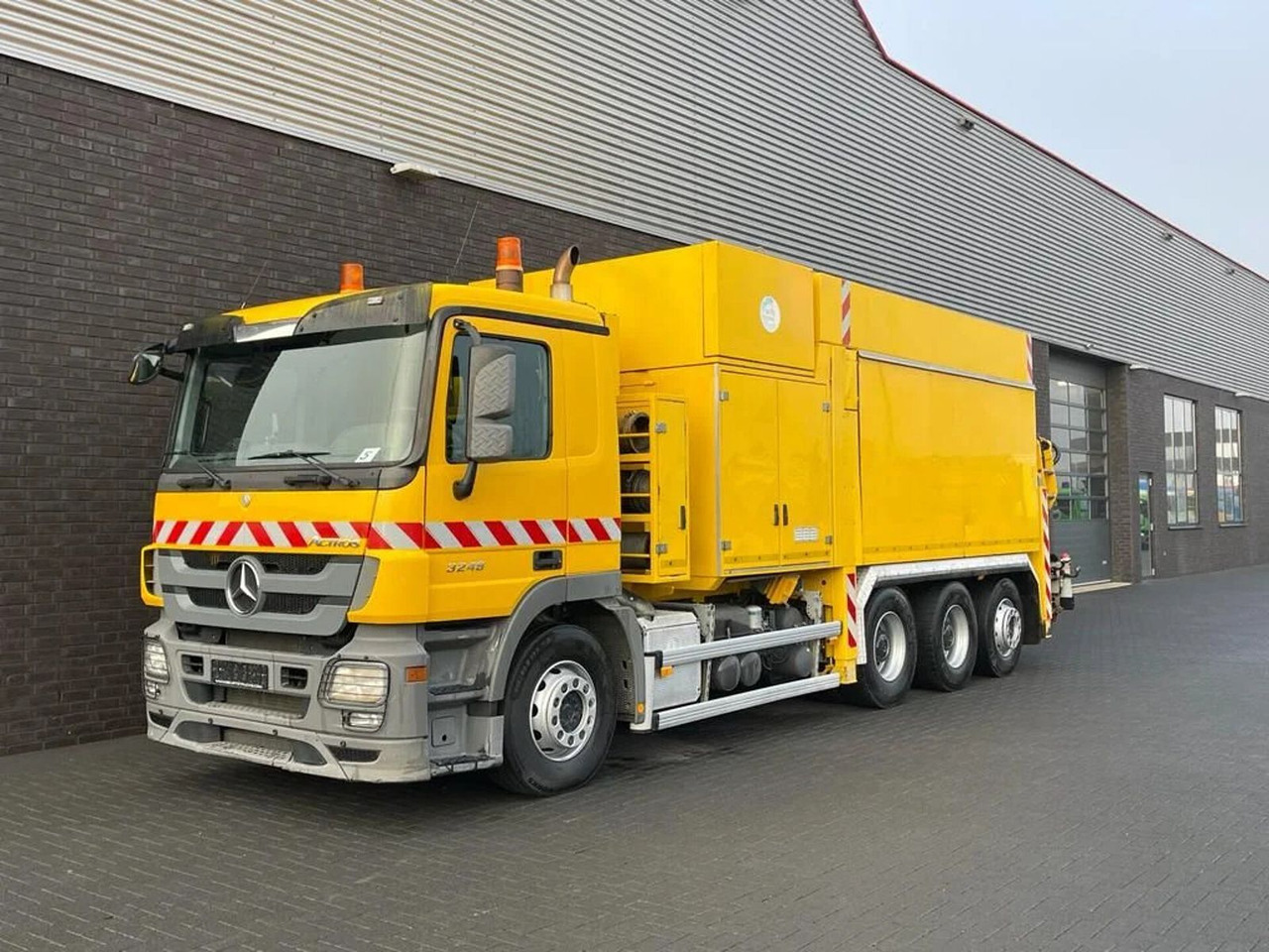 Mercedes-Benz Actros 3248 8X4 TRIDEM MTS DINO 12 SAUGBAGGER/SU - Vacuümwagen: afbeelding 2 Mercedes-Benz Actros 3248 8X4 TRIDEM MTS DINO 12 SAUGBAGGER/SU - Vacuümwagen: afbeelding 2