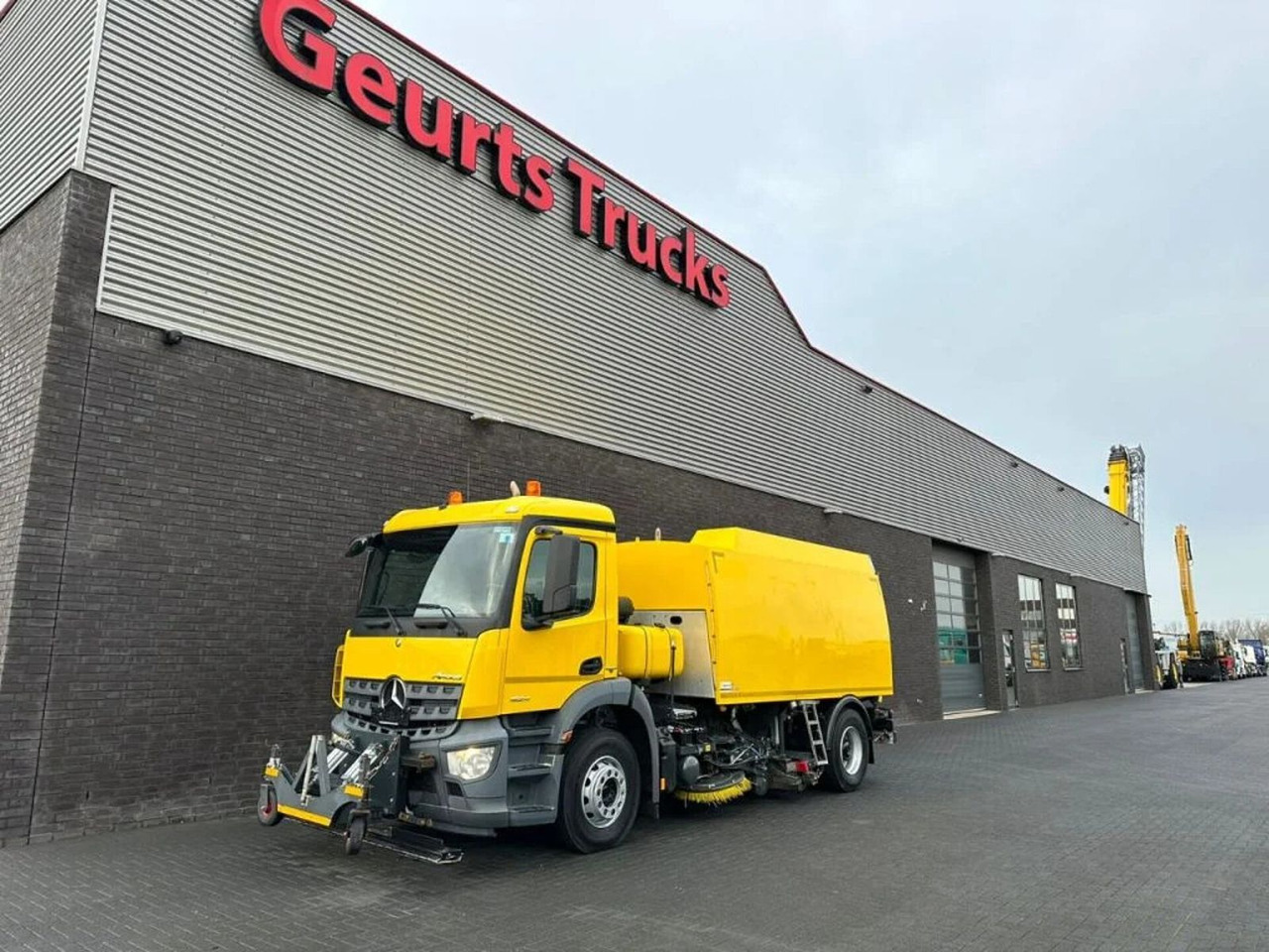 Mercedes-Benz Arocs 1824 4X2 BEAM A9000 SWEEPING TRUCK/ KEHRMA - Veegwagen: afbeelding 2 Mercedes-Benz Arocs 1824 4X2 BEAM A9000 SWEEPING TRUCK/ KEHRMA - Veegwagen: afbeelding 2