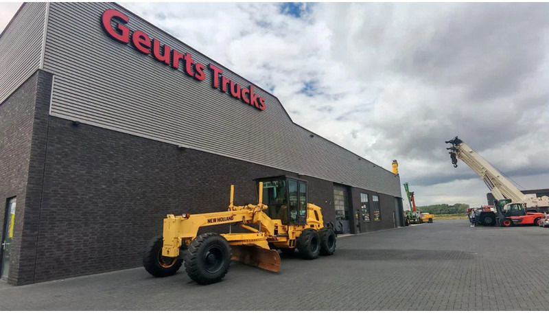 New Holland RG 200 B MOTORGRADER + RIPPER FROM 2012 HOURS 4237 - Grader: afbeelding 2 New Holland RG 200 B MOTORGRADER + RIPPER FROM 2012 HOURS 4237 - Grader: afbeelding 2
