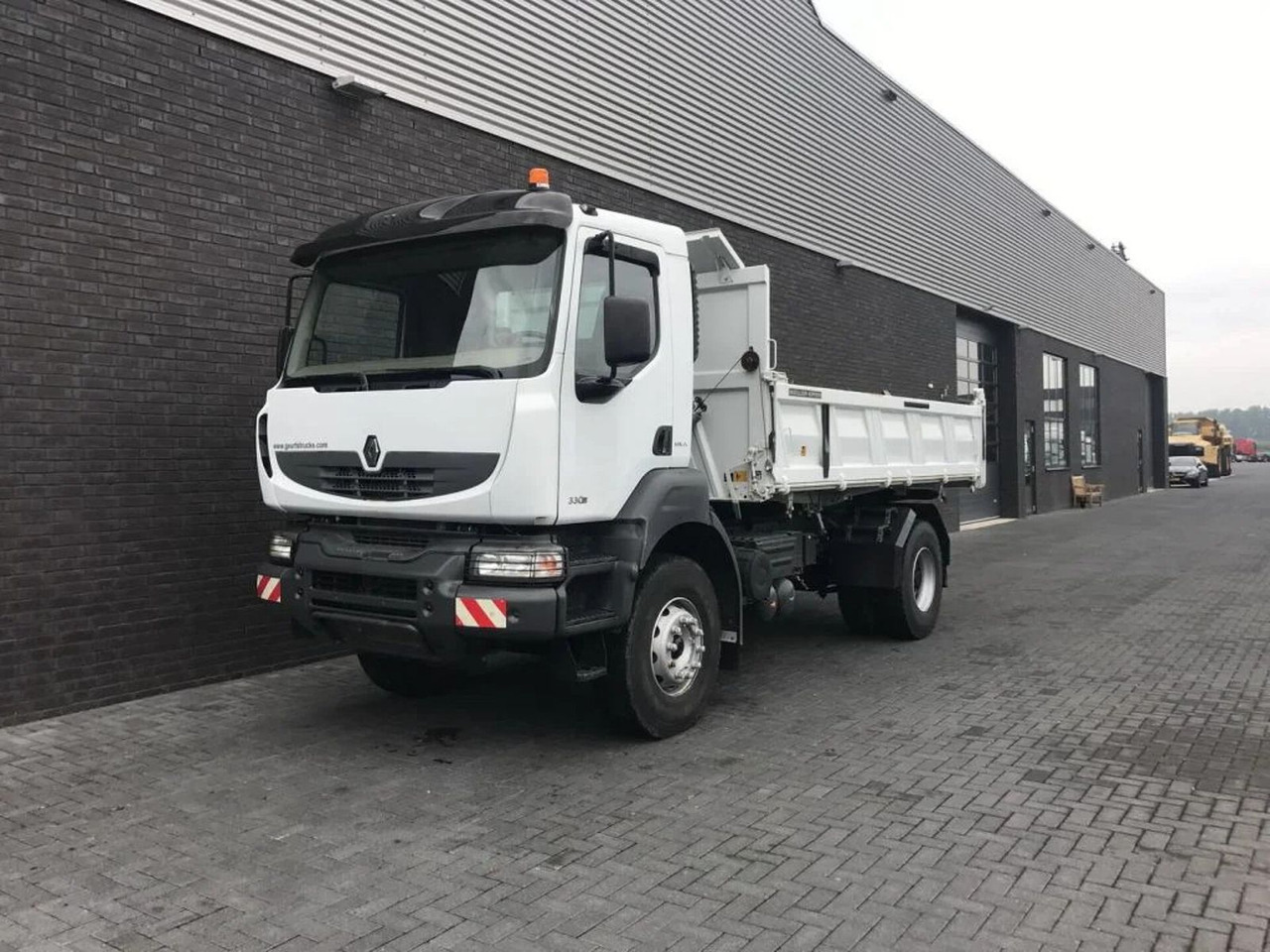 Renault Kerax 330 DXI 4X2 KIPPER/TIPPER ONLY 27.000 KM ! - Kipper vrachtwagen: afbeelding 2 Renault Kerax 330 DXI 4X2 KIPPER/TIPPER ONLY 27.000 KM ! - Kipper vrachtwagen: afbeelding 2