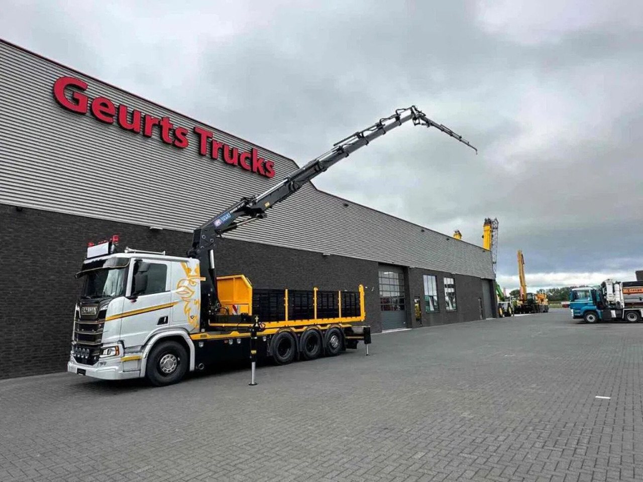Scania R530 V8 NGS 8X4 TRIDEM MET HYVA 2Z KIPPER + HMF - Kipper vrachtwagen, Kraanwagen: afbeelding 3 Scania R530 V8 NGS 8X4 TRIDEM MET HYVA 2Z KIPPER + HMF - Kipper vrachtwagen, Kraanwagen: afbeelding 3
