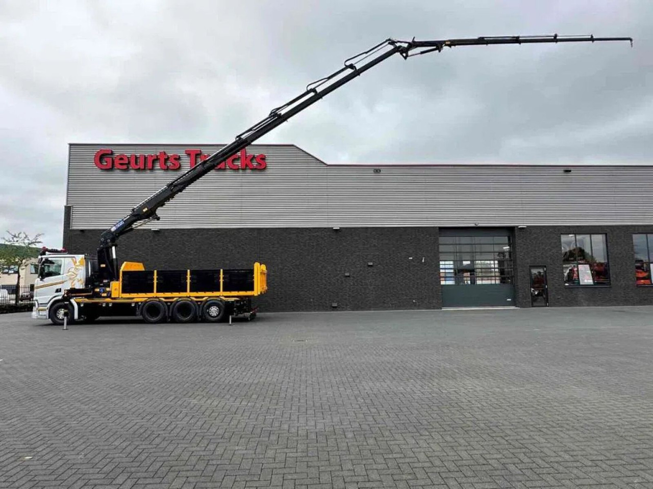 Scania R530 V8 NGS 8X4 TRIDEM MET HYVA 2Z KIPPER + HMF - Kipper vrachtwagen, Kraanwagen: afbeelding 2 Scania R530 V8 NGS 8X4 TRIDEM MET HYVA 2Z KIPPER + HMF - Kipper vrachtwagen, Kraanwagen: afbeelding 2