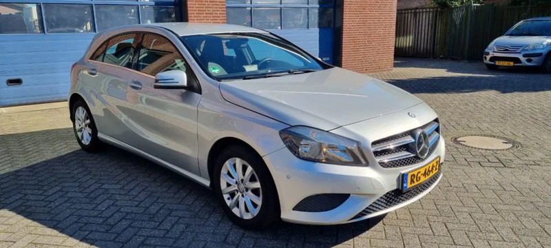 Mercedes-Benz A-Klasse 180 automaat.. 180 automaat - Hatchback: afbeelding 1 Mercedes-Benz A-Klasse 180 automaat.. 180 automaat - Hatchback: afbeelding 1