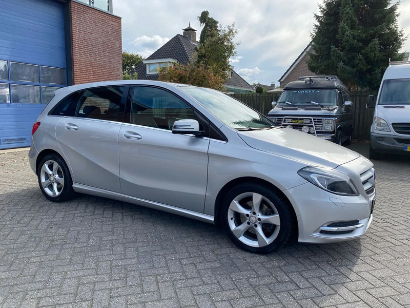 Mercedes-Benz B-Klasse 180 Ambition autom. panoramadak - SUV: afbeelding 2 Mercedes-Benz B-Klasse 180 Ambition autom. panoramadak - SUV: afbeelding 2