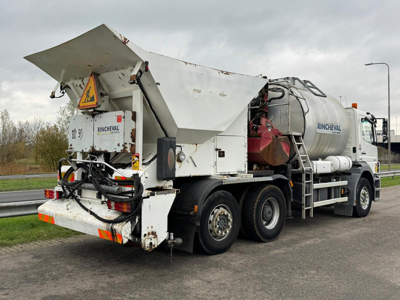 MERCEDESBENZ Axor 2533 6x2x4 Rincheval Bitumensprayer / chip spreader - Vrachtwagen: afbeelding 5 MERCEDESBENZ Axor 2533 6x2x4 Rincheval Bitumensprayer / chip spreader - Vrachtwagen: afbeelding 5