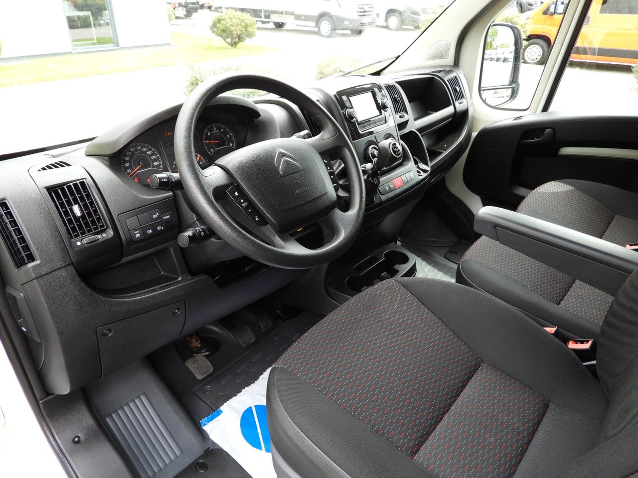 Citroën JUMPER KOFFER AUFZUG 8 PALETTEN TEMPOMAT NAVI Citroën JUMPER KOFFER AUFZUG 8 PALETTEN TEMPOMAT NAVI - Bestelwagen gesloten laadbak: afbeelding 2 Citroën JUMPER KOFFER AUFZUG 8 PALETTEN TEMPOMAT NAVI Citroën JUMPER KOFFER AUFZUG 8 PALETTEN TEMPOMAT NAVI - Bestelwagen gesloten laadbak: afbeelding 2