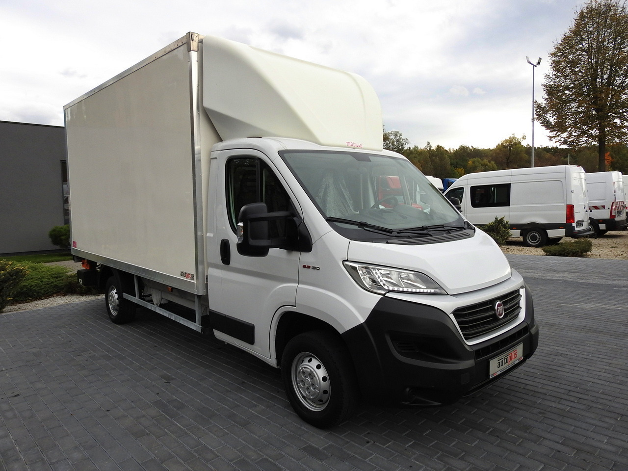FIAT DUCATO BOX LIFT 8 PALLETS CRUISE CONTROL NAVIGATION AIR CONDITIONING LED LIGHTS 130HP - Bestelwagen gesloten laadbak: afbeelding 4 FIAT DUCATO BOX LIFT 8 PALLETS CRUISE CONTROL NAVIGATION AIR CONDITIONING LED LIGHTS 130HP - Bestelwagen gesloten laadbak: afbeelding 4