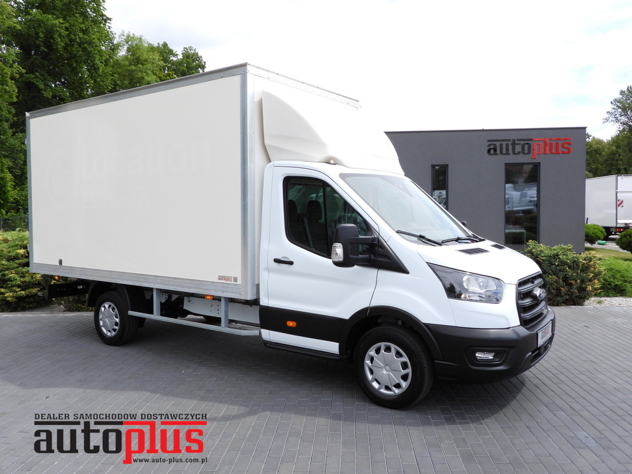 FORD TRANSIT BOX 8 PALLETS CRUISE CONTROL AIR CONDITIONING 130HP - Bestelwagen gesloten laadbak: afbeelding 1 FORD TRANSIT BOX 8 PALLETS CRUISE CONTROL AIR CONDITIONING 130HP - Bestelwagen gesloten laadbak: afbeelding 1