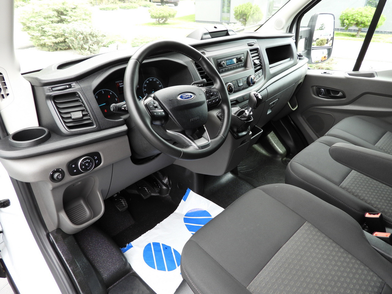 FORD TRANSIT BOX 8 PALLETS CRUISE CONTROL AIR CONDITIONING 130HP - Bestelwagen gesloten laadbak: afbeelding 2 FORD TRANSIT BOX 8 PALLETS CRUISE CONTROL AIR CONDITIONING 130HP - Bestelwagen gesloten laadbak: afbeelding 2