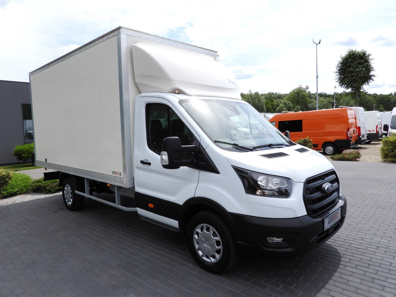 FORD TRANSIT BOX 8 PALLETS CRUISE CONTROL AIR CONDITIONING 130HP - Bestelwagen gesloten laadbak: afbeelding 4 FORD TRANSIT BOX 8 PALLETS CRUISE CONTROL AIR CONDITIONING 130HP - Bestelwagen gesloten laadbak: afbeelding 4