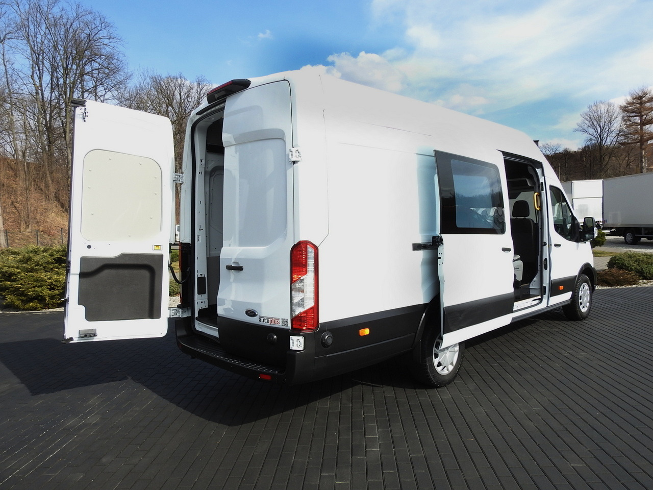 FORD TRANSIT BOX DELIVERY VAN 6 SEATS CRUISE CONTROL LED LIGHTS AIR CONDITIONING 180HP - Gesloten bestelwagen: afbeelding 3 FORD TRANSIT BOX DELIVERY VAN 6 SEATS CRUISE CONTROL LED LIGHTS AIR CONDITIONING 180HP - Gesloten bestelwagen: afbeelding 3