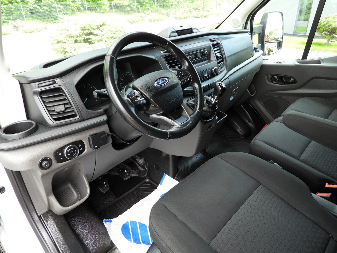 FORD TRANSIT BOX LIFT 8 PALLETS CRUISE CONTROL LED LIGHTS AIR CONDITIONING 130HP - Bestelwagen gesloten laadbak: afbeelding 2 FORD TRANSIT BOX LIFT 8 PALLETS CRUISE CONTROL LED LIGHTS AIR CONDITIONING 130HP - Bestelwagen gesloten laadbak: afbeelding 2