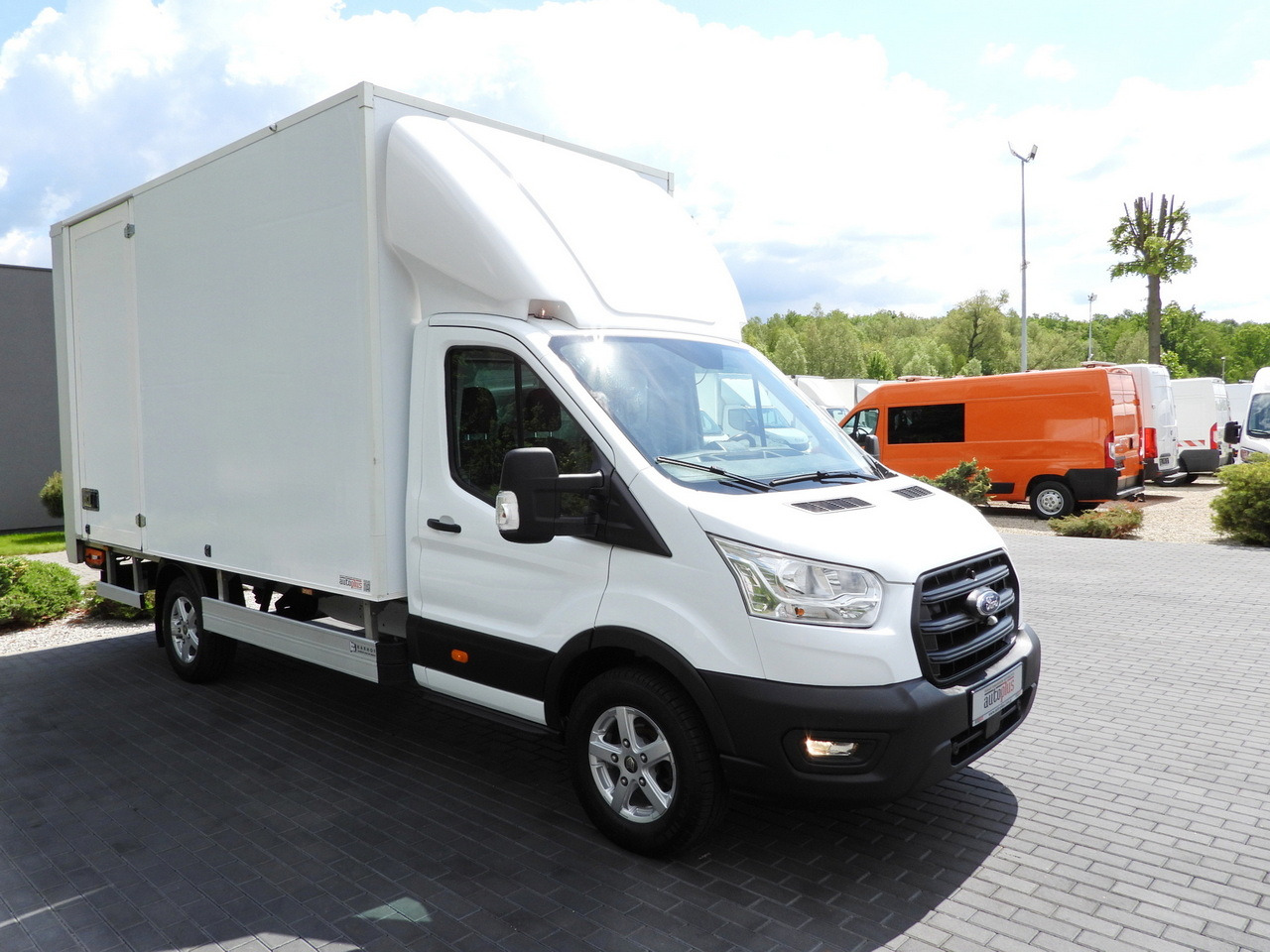 FORD TRANSIT BOX LIFT 8 PALLETS CRUISE CONTROL LED LIGHTS AIR CONDITIONING 130HP - Bestelwagen gesloten laadbak: afbeelding 4 FORD TRANSIT BOX LIFT 8 PALLETS CRUISE CONTROL LED LIGHTS AIR CONDITIONING 130HP - Bestelwagen gesloten laadbak: afbeelding 4