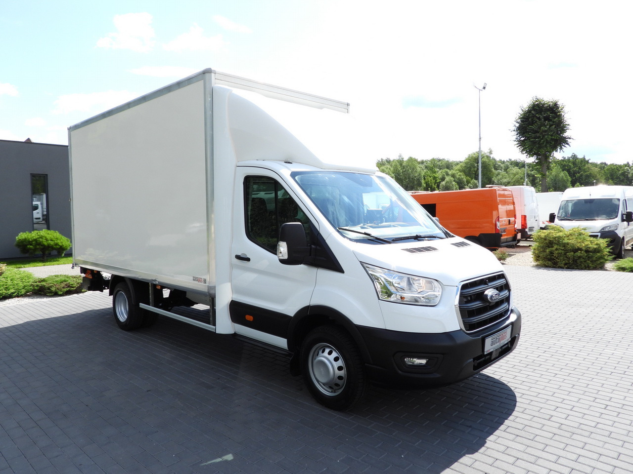 FORD TRANSIT BOX LIFT 8 PALLETS CRUISE CONTROL LED LIGHTS TWIN WHEELS AIR CONDITIONING 130HP - Bestelwagen gesloten laadbak: afbeelding 4 FORD TRANSIT BOX LIFT 8 PALLETS CRUISE CONTROL LED LIGHTS TWIN WHEELS AIR CONDITIONING 130HP - Bestelwagen gesloten laadbak: afbeelding 4