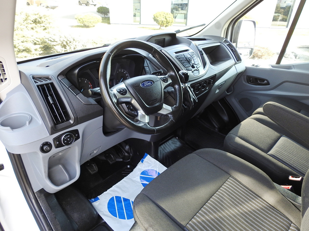 FORD TRANSIT BOX LIFT 8 PALLETS CRUISE CONTROL LED LIGHTS TWIN WHEELS AIR CONDITIONING 170HP - Bestelwagen gesloten laadbak: afbeelding 2 FORD TRANSIT BOX LIFT 8 PALLETS CRUISE CONTROL LED LIGHTS TWIN WHEELS AIR CONDITIONING 170HP - Bestelwagen gesloten laadbak: afbeelding 2