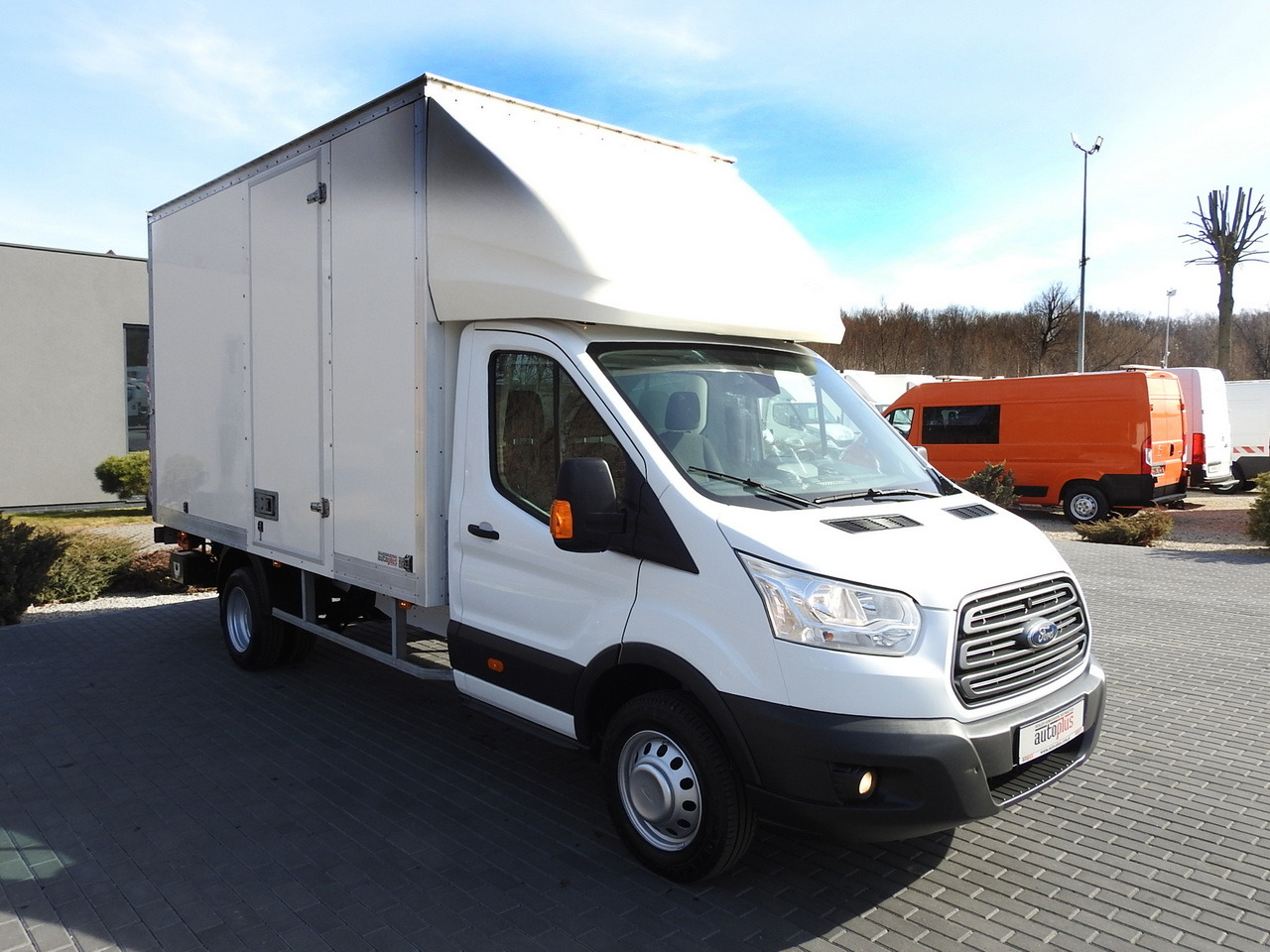 FORD TRANSIT BOX LIFT 8 PALLETS CRUISE CONTROL LED LIGHTS TWIN WHEELS AIR CONDITIONING 170HP - Koelwagen: afbeelding 4 FORD TRANSIT BOX LIFT 8 PALLETS CRUISE CONTROL LED LIGHTS TWIN WHEELS AIR CONDITIONING 170HP - Koelwagen: afbeelding 4