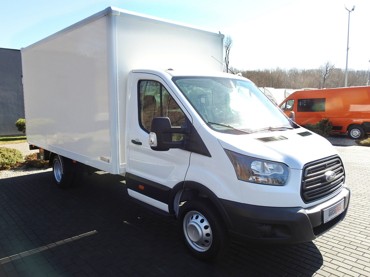 FORD TRANSIT BOX LIFT 8 PALLETS TWIN WHEELS AIR CONDITIONING 130HP - Bestelwagen gesloten laadbak: afbeelding 4 FORD TRANSIT BOX LIFT 8 PALLETS TWIN WHEELS AIR CONDITIONING 130HP - Bestelwagen gesloten laadbak: afbeelding 4