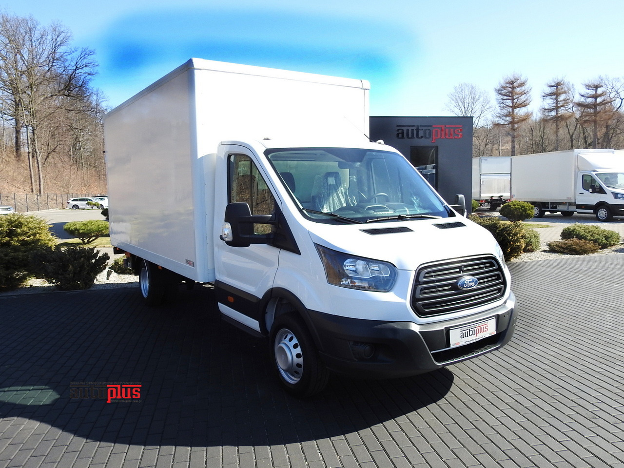 FORD TRANSIT BOX LIFT 8 PALLETS TWIN WHEELS AIR CONDITIONING 130HP - Bestelwagen gesloten laadbak: afbeelding 1 FORD TRANSIT BOX LIFT 8 PALLETS TWIN WHEELS AIR CONDITIONING 130HP - Bestelwagen gesloten laadbak: afbeelding 1