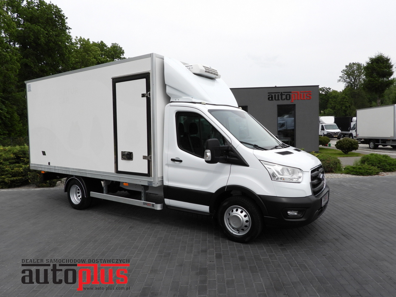 FORD TRANSIT BOX / REFRIGERATOR BOX 5*C / CRUISE CONTROL LED LIGHTS TWIN WHEELS AIR CONDITIONING 130HP - Koelwagen: afbeelding 1 FORD TRANSIT BOX / REFRIGERATOR BOX 5*C / CRUISE CONTROL LED LIGHTS TWIN WHEELS AIR CONDITIONING 130HP - Koelwagen: afbeelding 1