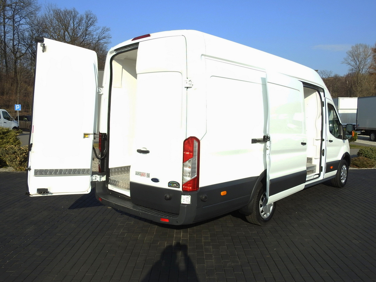 FORD TRANSIT REFRIGERATOR VAN 0°C HEATING FUNCTION CRUISE CONTROL LED LIGHTS AIR CONDITIONING 130HP - Koelwagen: afbeelding 3 FORD TRANSIT REFRIGERATOR VAN 0°C HEATING FUNCTION CRUISE CONTROL LED LIGHTS AIR CONDITIONING 130HP - Koelwagen: afbeelding 3