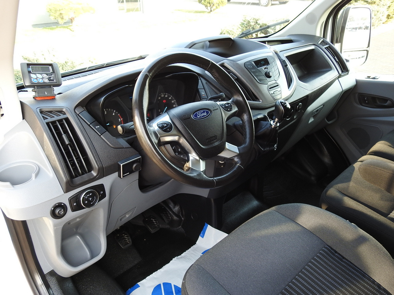 FORD TRANSIT REFRIGERATOR VAN 0°C HEATING FUNCTION CRUISE CONTROL LED LIGHTS AIR CONDITIONING 130HP - Koelwagen: afbeelding 2 FORD TRANSIT REFRIGERATOR VAN 0°C HEATING FUNCTION CRUISE CONTROL LED LIGHTS AIR CONDITIONING 130HP - Koelwagen: afbeelding 2