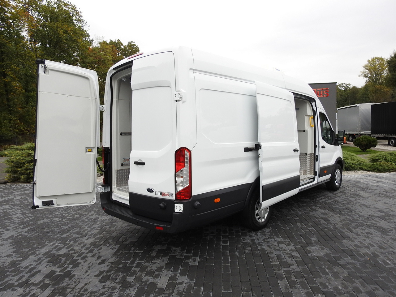 FORD TRANSIT REFRIGERATOR VAN 0*C HEATING FUNCTION POWER SUPPLY 230V CRUISE CONTROL NAVIGATION AIR CONDITIONING LED LIGHTS 130HP - Koelwagen: afbeelding 3 FORD TRANSIT REFRIGERATOR VAN 0*C HEATING FUNCTION POWER SUPPLY 230V CRUISE CONTROL NAVIGATION AIR CONDITIONING LED LIGHTS 130HP - Koelwagen: afbeelding 3