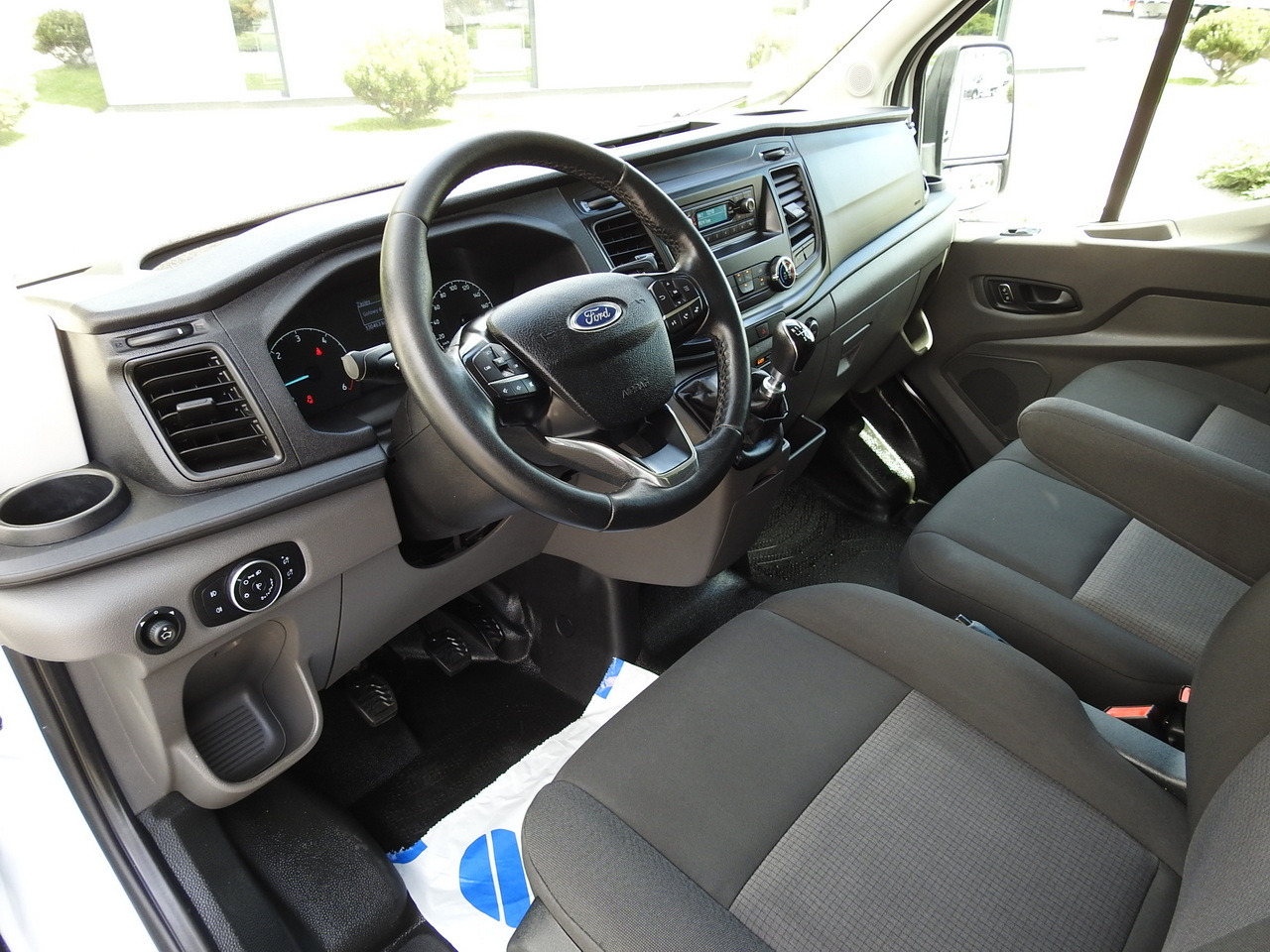 FORD TRANSIT REGRIGERATOR BOX 0*C POWER SUPPLY 230V CRUISE CONTROL AIR CONDITIONING TWIN WHEELS 170HP - Koelwagen: afbeelding 2 FORD TRANSIT REGRIGERATOR BOX 0*C POWER SUPPLY 230V CRUISE CONTROL AIR CONDITIONING TWIN WHEELS 170HP - Koelwagen: afbeelding 2