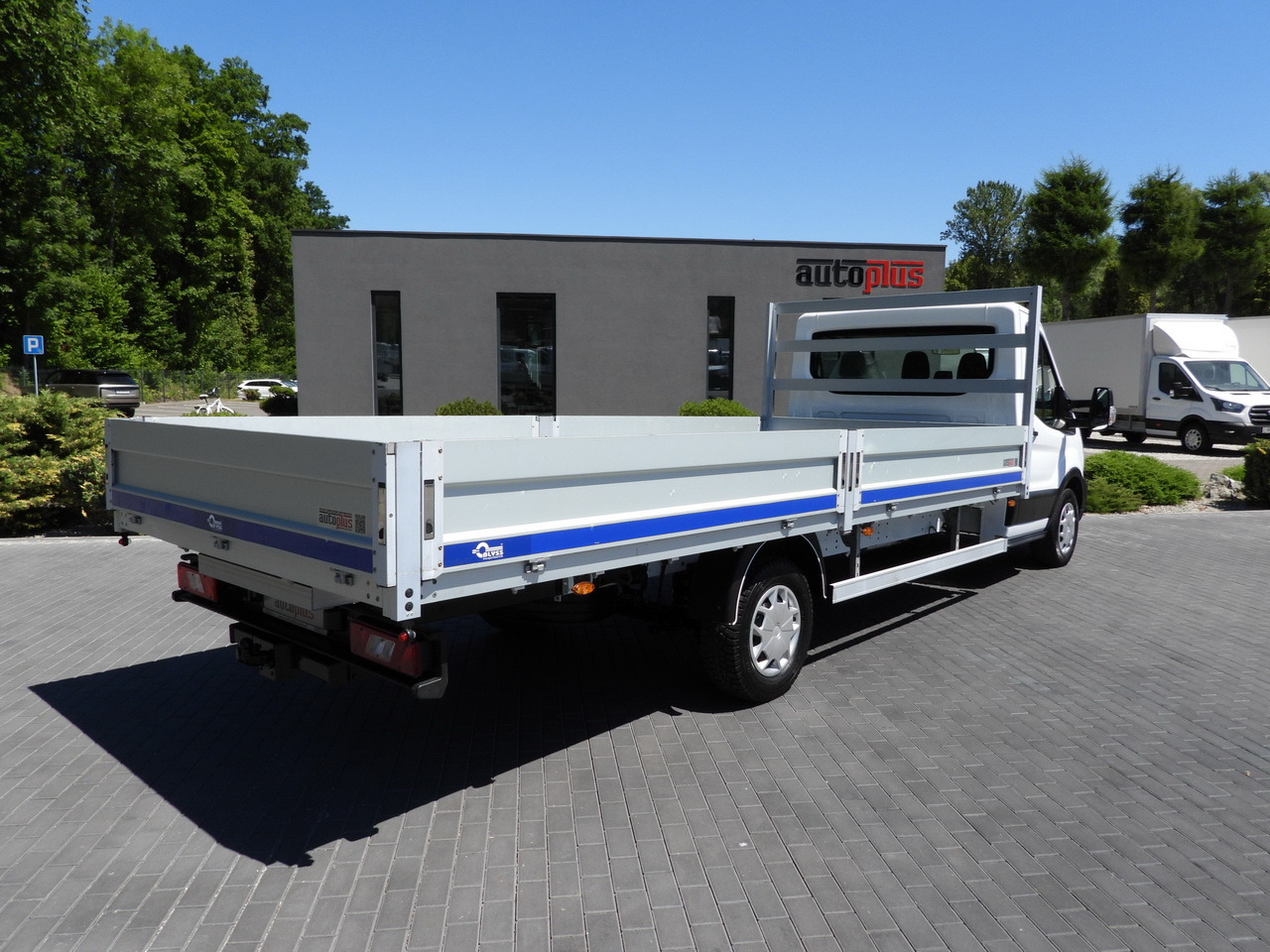 FORD TRANSIT STAKE BODY 10 PALLETS CRUISE CONTROL LED LIGHTS PNEUMATICS AIR CONDITIONING 160HP - Bestelwagen open laadbak: afbeelding 3 FORD TRANSIT STAKE BODY 10 PALLETS CRUISE CONTROL LED LIGHTS PNEUMATICS AIR CONDITIONING 160HP - Bestelwagen open laadbak: afbeelding 3