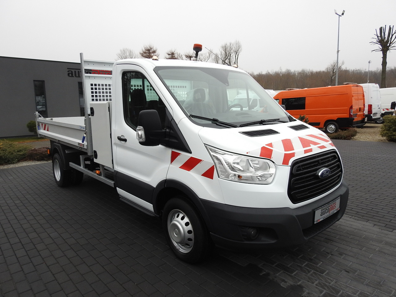 FORD TRANSIT TIPPER CRUISE CONTROL AIR CONDITIONING TWIN WHEELS  170HP - Kipper bestelwagen: afbeelding 4 FORD TRANSIT TIPPER CRUISE CONTROL AIR CONDITIONING TWIN WHEELS  170HP - Kipper bestelwagen: afbeelding 4