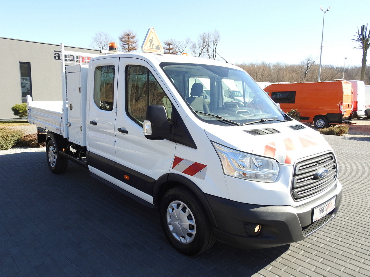 FORD TRANSIT TIPPER DOUBLE CABIN DOKA 6 SEATS CRUISE CONTROL AIR CONDITIONING 130HP - Kipper bestelwagen: afbeelding 4 FORD TRANSIT TIPPER DOUBLE CABIN DOKA 6 SEATS CRUISE CONTROL AIR CONDITIONING 130HP - Kipper bestelwagen: afbeelding 4