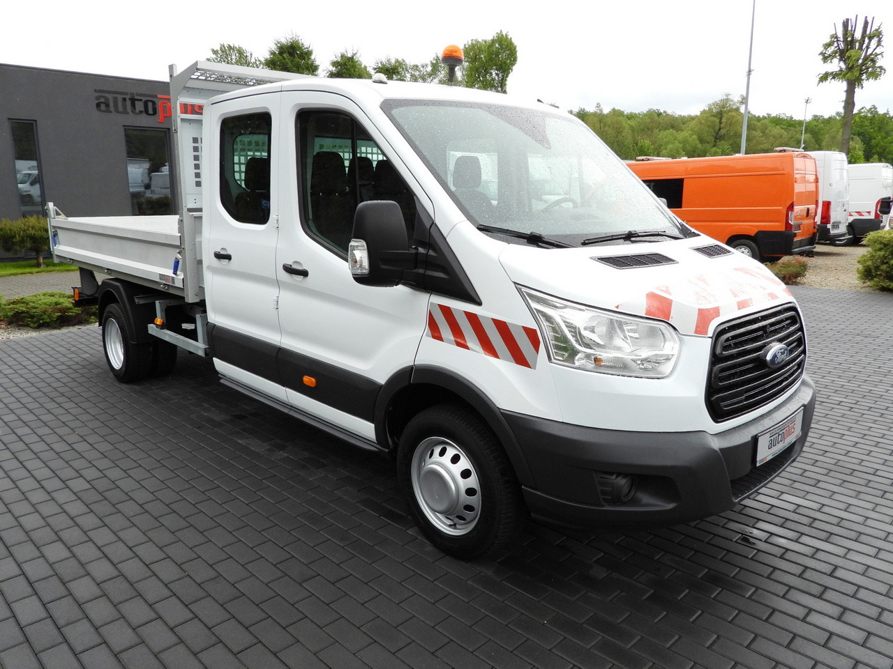 FORD TRANSIT TIPPER DOUBLE CABIN DOKA 6 SEATS CRUISE CONTROL AIR CONDITIONING TWIN WHEELS 170HP - Kipper bestelwagen: afbeelding 4 FORD TRANSIT TIPPER DOUBLE CABIN DOKA 6 SEATS CRUISE CONTROL AIR CONDITIONING TWIN WHEELS 170HP - Kipper bestelwagen: afbeelding 4