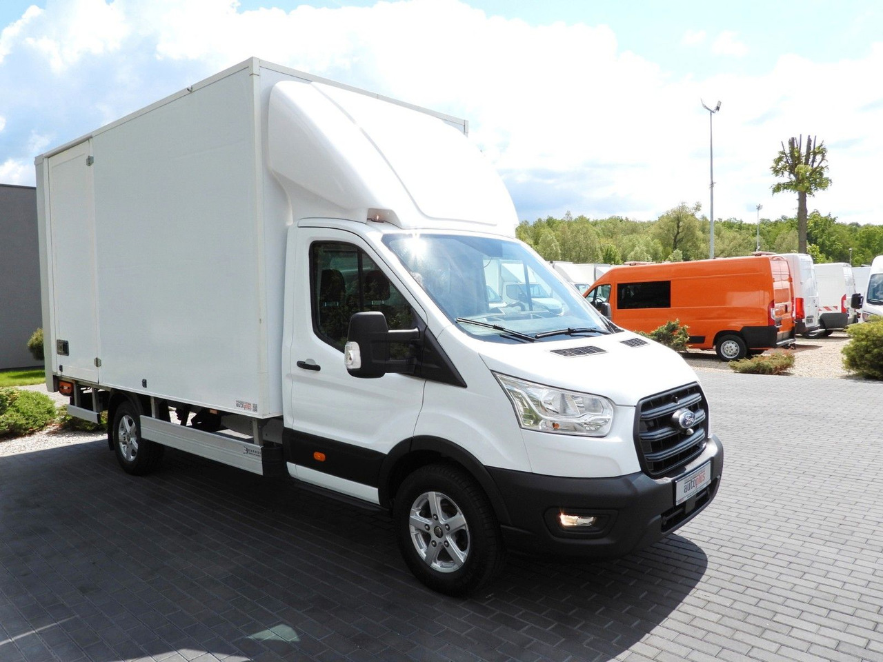 Ford TRANSIT KOFFER AUFZUG 8 PALETTEN TEMPOMAT - Bestelwagen gesloten laadbak: afbeelding 4 Ford TRANSIT KOFFER AUFZUG 8 PALETTEN TEMPOMAT - Bestelwagen gesloten laadbak: afbeelding 4