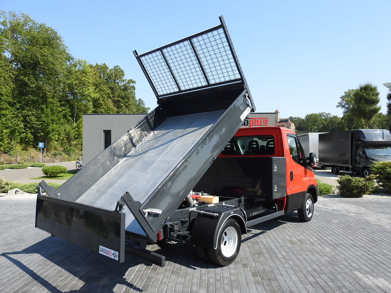 IVECO DAILY 35C13 TIPPER CRUISE CONTROL AIR CONDITIONING TWIN WHEELS 130HP - Kipper bestelwagen: afbeelding 3 IVECO DAILY 35C13 TIPPER CRUISE CONTROL AIR CONDITIONING TWIN WHEELS 130HP - Kipper bestelwagen: afbeelding 3