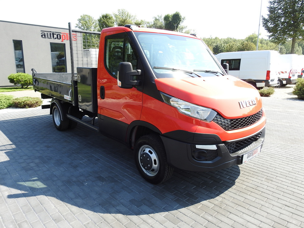 IVECO DAILY 35C13 TIPPER CRUISE CONTROL AIR CONDITIONING TWIN WHEELS 130HP - Kipper bestelwagen: afbeelding 4 IVECO DAILY 35C13 TIPPER CRUISE CONTROL AIR CONDITIONING TWIN WHEELS 130HP - Kipper bestelwagen: afbeelding 4